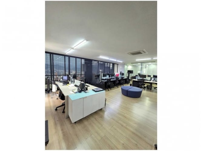 Oficina en venta en Las Lomas No.1, Medellín, 208 m² · foto 13 de 14