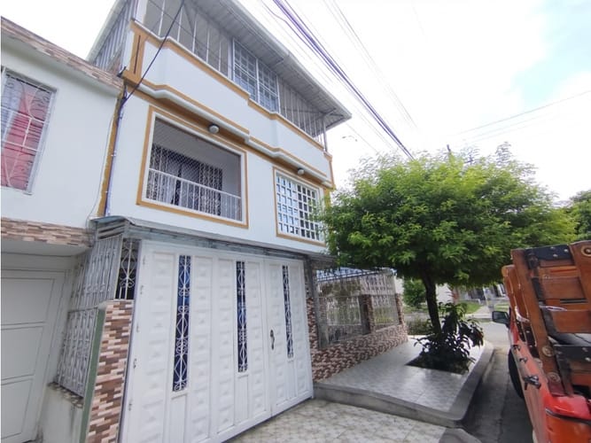 Casa de 6 alcobas en venta en Aguaclara, Palmira, 337 m² · foto 2 de 24