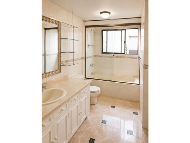Apartamento de 2 alcobas en venta en Chico, Bogotá, 102 m² · foto 11 de 12