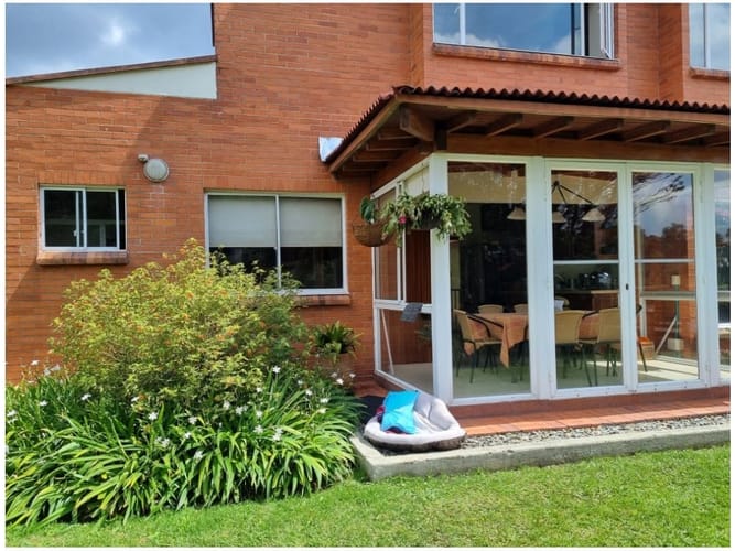 Casa de 4 alcobas en venta en Loma Del Escobero, Medellín, 360 m² · foto 2 de 21