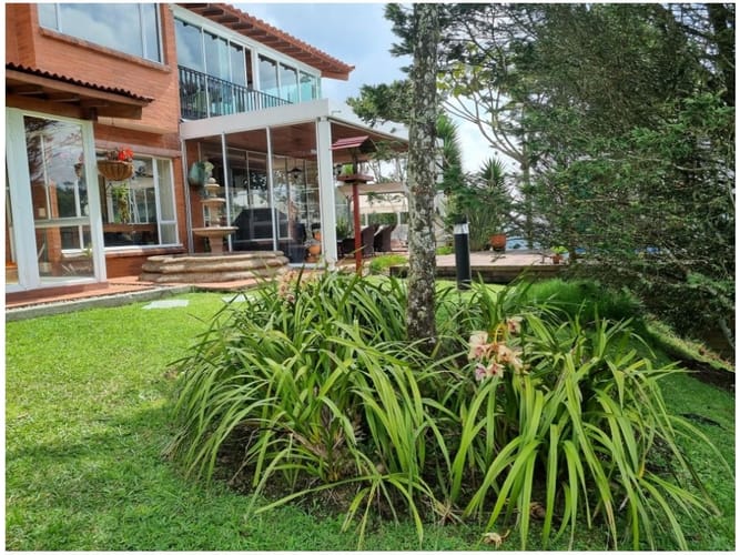 Casa de 4 alcobas en venta en Loma Del Escobero, Medellín, 360 m² · foto 4 de 21