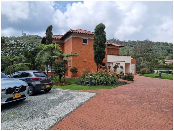 Casa de 4 alcobas en venta en Loma Del Escobero, Medellín, 360 m² · foto 8 de 21