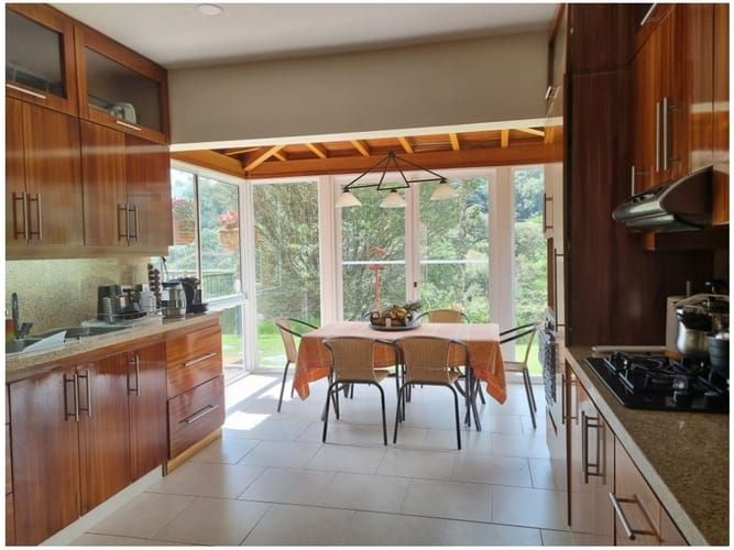Casa de 4 alcobas en venta en Loma Del Escobero, Medellín, 360 m² · foto 11 de 21