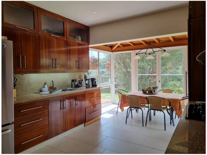 Casa de 4 alcobas en venta en Loma Del Escobero, Medellín, 360 m² · foto 12 de 21