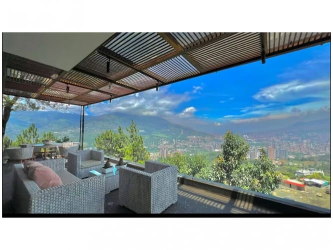 Casa de 5 alcobas en venta en Bello, 380 m² · foto 8 de 19