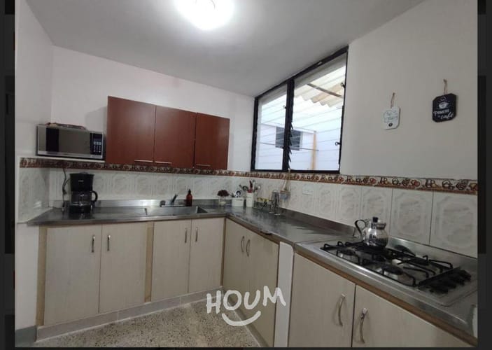 Apartamento de 6 alcobas en venta en Laureles, Medellín, 174 m² · foto 2 de 6