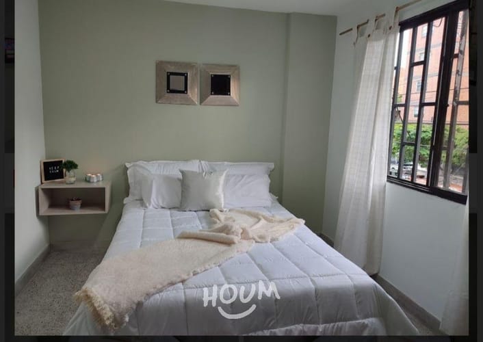 Apartamento de 6 alcobas en venta en Laureles, Medellín, 174 m² · foto 4 de 6