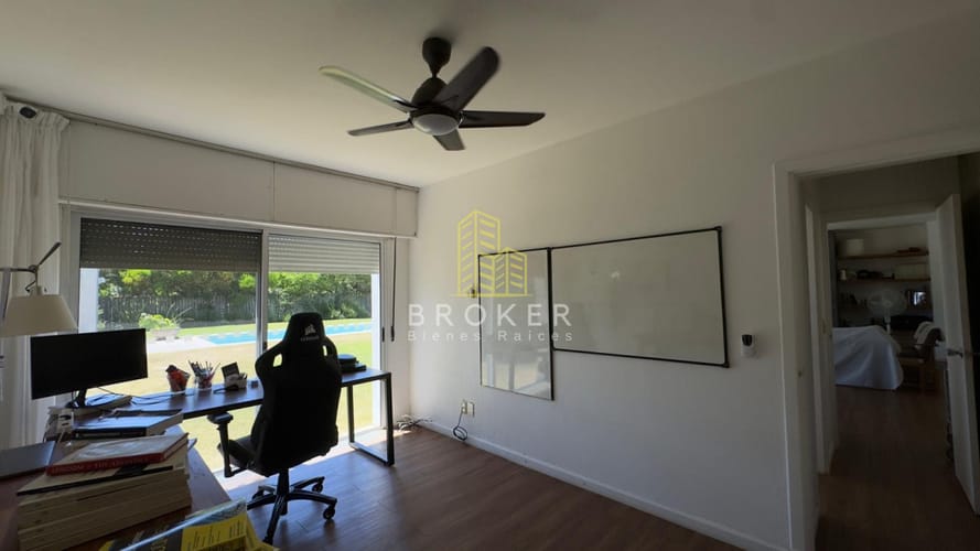 Alquiler anual de amplia y moderna casa en barrio privado · Foto 5
