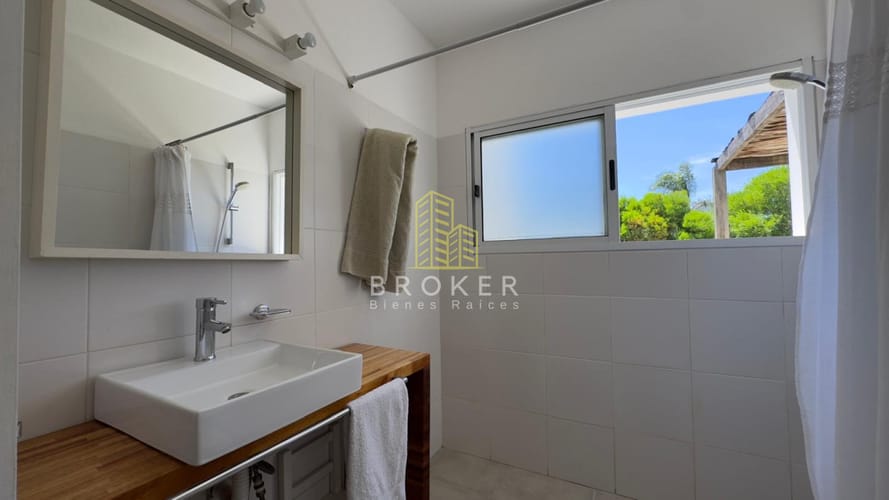 Alquiler anual de amplia y moderna casa en barrio privado · Foto 6