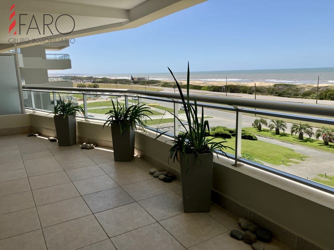 Apartamento en Brava 3 dormitorios y dependencia con terraza y cochera doble · Foto 4