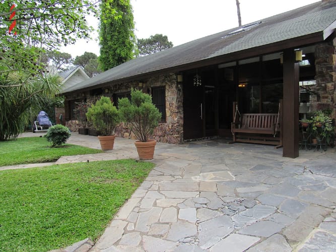 Casa en Mansa 4 dormitorios y dependencia, con piscina y barbacoa · Foto 4