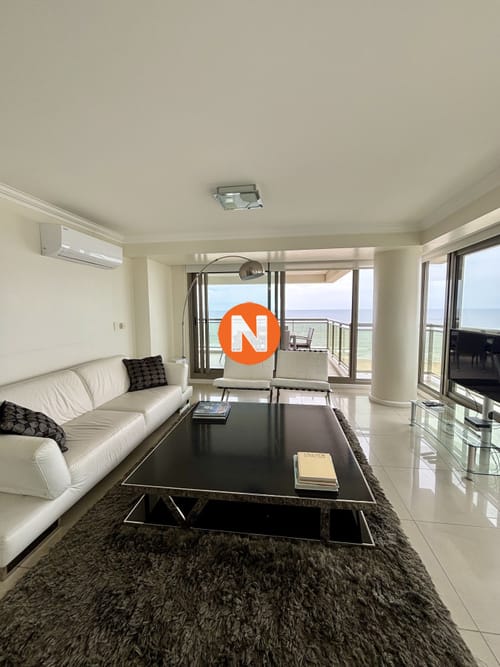 Espectacular apartamento con vistas panorámicas a la Playa Brava · Foto 2