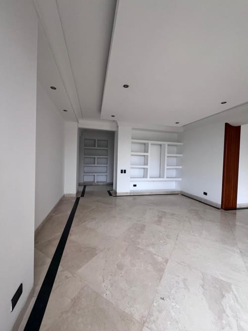 Apartamento de 4 alcobas en arriendo en Los Naranjos, Medellín, 400 m² · foto 8 de 24