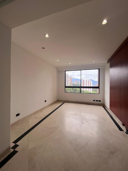 Apartamento de 4 alcobas en arriendo en Los Naranjos, Medellín, 400 m² · foto 10 de 24
