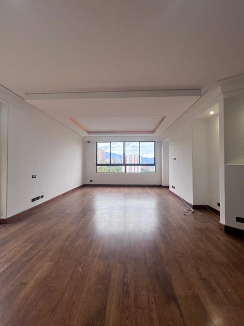 Apartamento de 4 alcobas en arriendo en Los Naranjos, Medellín, 400 m² · foto 13 de 24
