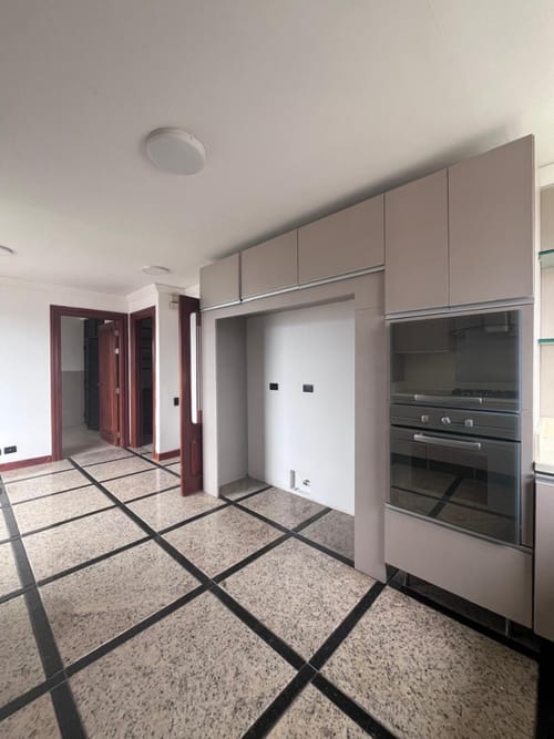 Apartamento de 4 alcobas en arriendo en Los Naranjos, Medellín, 400 m² · foto 15 de 24