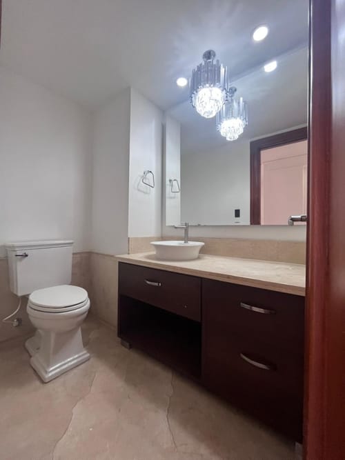 Apartamento de 4 alcobas en arriendo en Los Naranjos, Medellín, 400 m² · foto 19 de 24