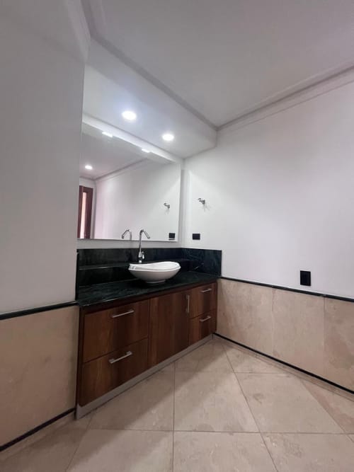Apartamento de 4 alcobas en arriendo en Los Naranjos, Medellín, 400 m² · foto 20 de 24