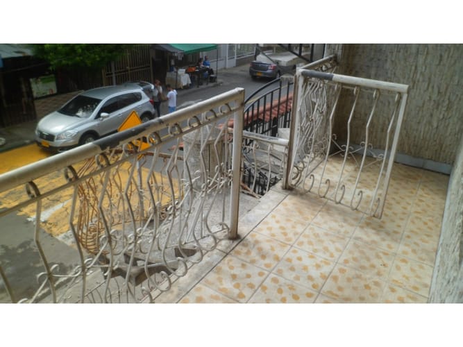 Casa de 10 alcobas en venta en Las Ceibas, Cali, 263 m² · foto 2 de 12
