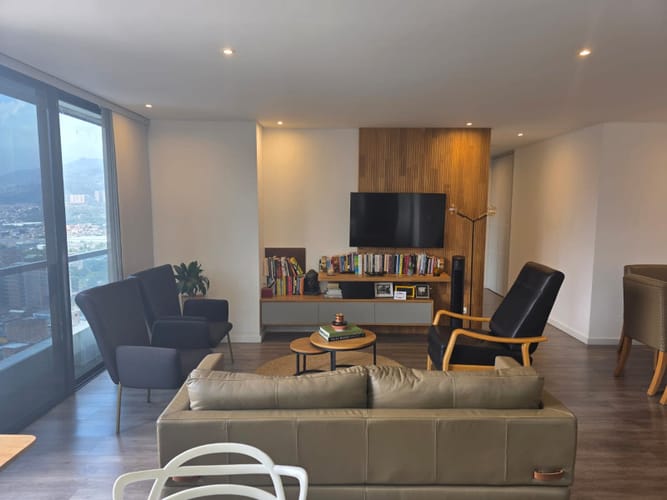 Apartamento de 2 alcobas en venta en Lalinde, Medellín, 94 m² · foto 2 de 21