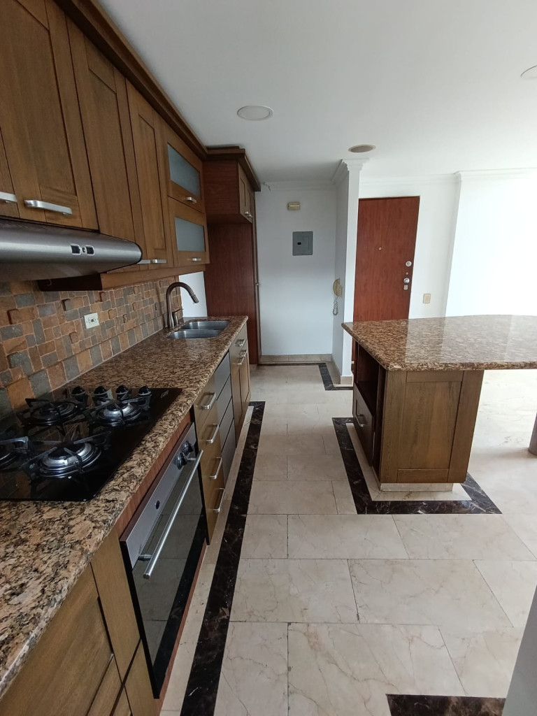 Apartamento en arriendo en Patio Bonito, Medellín · foto 3 de 19