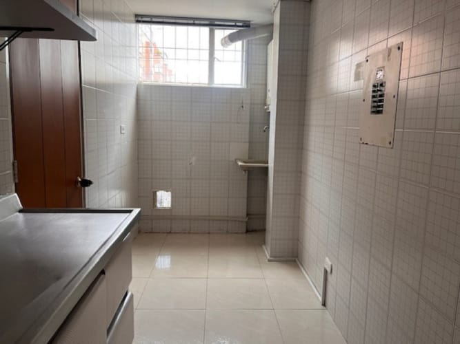 Apartamento de 3 alcobas en venta en Santa Barbara Central, Bogotá, 94 m² · foto 8 de 24