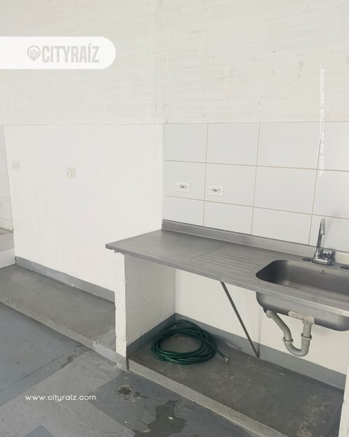 Bodega en arriendo en Viviendas Del Sur, Medellín, 170 m² · foto 11 de 13