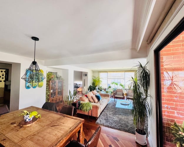 Apartamento de 3 alcobas en venta en Santa Barbara Central, Bogotá, 203 m² · foto 3 de 24