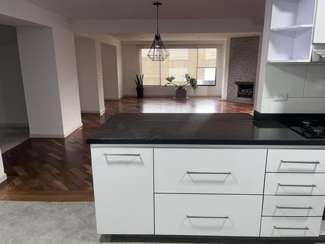 Apartamento de 3 alcobas en venta en Santa Barbara Central, Bogotá, 203 m² · foto 19 de 24