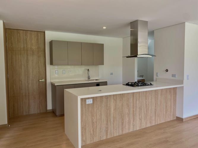 Apartamento de 2 alcobas en arriendo en Santa Elena, El Retiro, 84 m² · foto 2 de 18