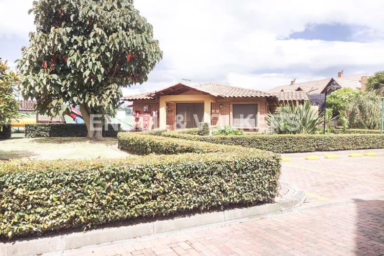 Casa de 5 alcobas en venta en San Jose De Los Nogales, Chía, 285 m² · foto 17 de 18