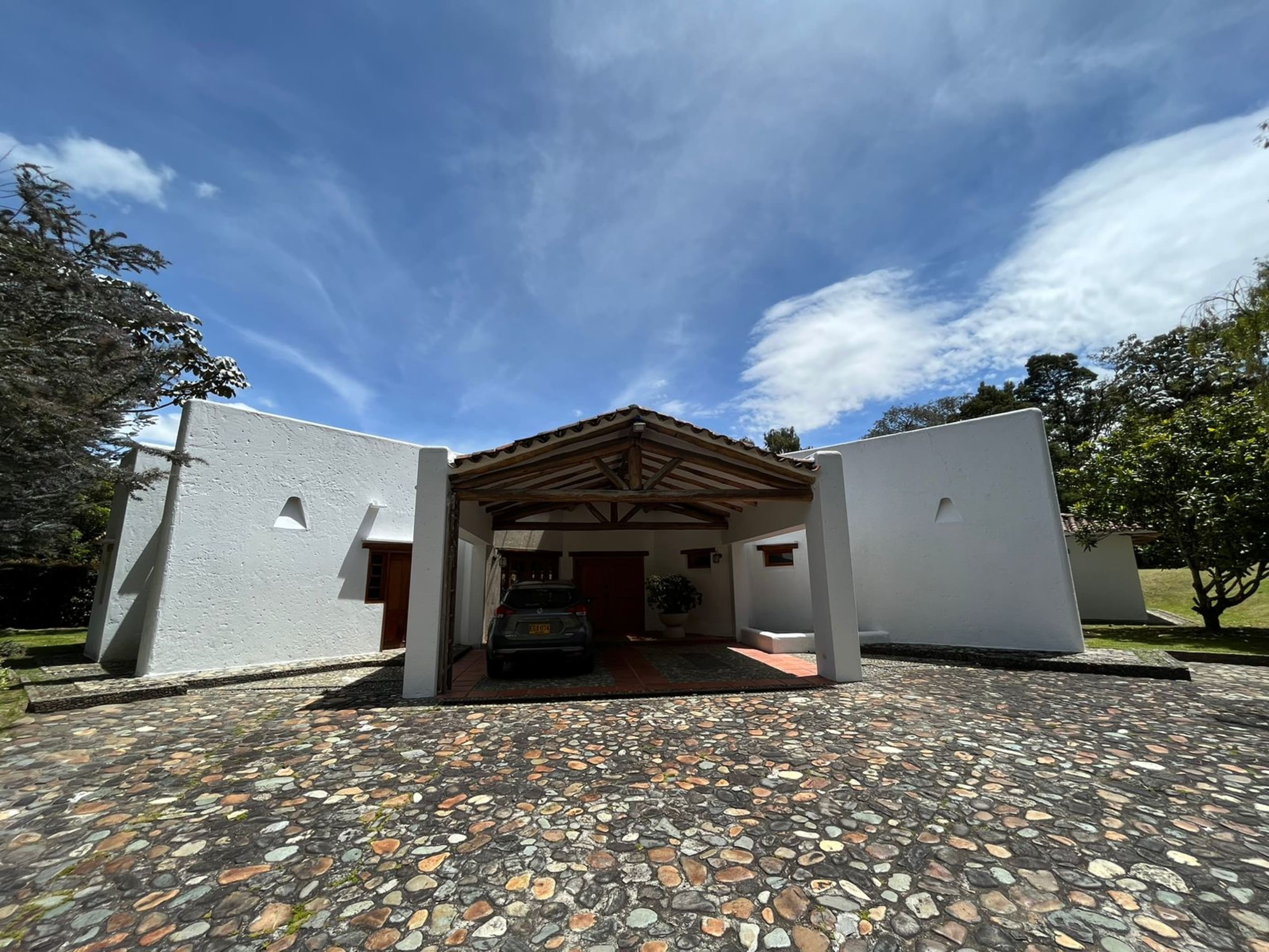 Casa en venta en Zona Centro, Envigado · foto 2 de 24
