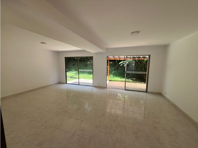 Casa de 3 alcobas en venta en Loma Del Esmeraldal, Envigado, 187 m² · foto 2 de 24