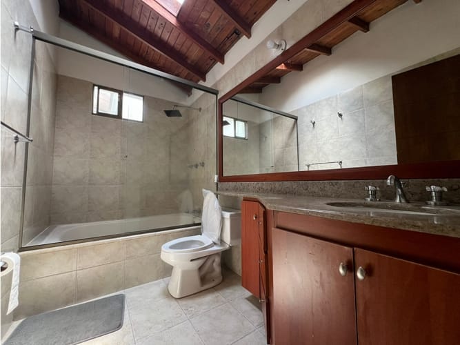 Casa de 3 alcobas en venta en Loma Del Esmeraldal, Envigado, 187 m² · foto 16 de 24