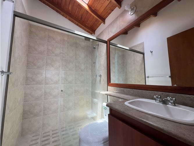 Casa de 3 alcobas en venta en Loma Del Esmeraldal, Envigado, 187 m² · foto 18 de 24