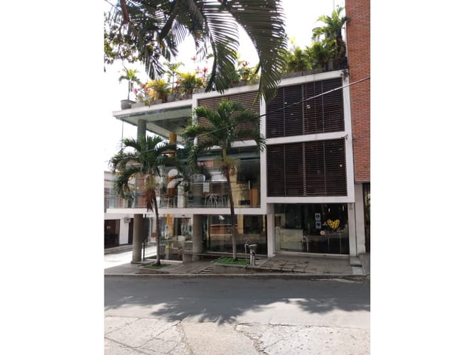 Edificio en venta en Granada, Cali, 350 m² · foto 2 de 12