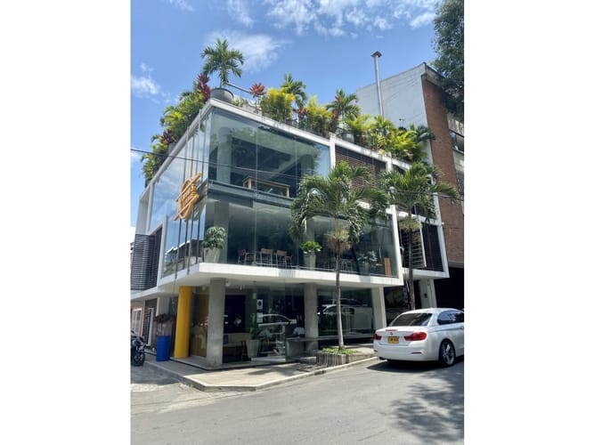 Edificio en venta en Granada, Cali, 350 m² · foto 3 de 12
