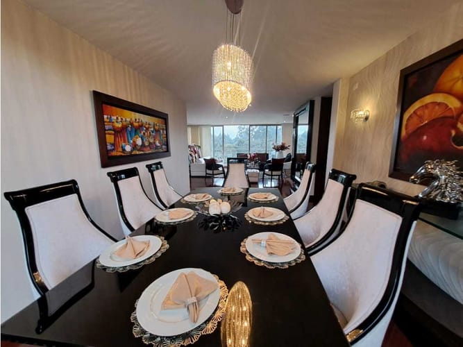 Apartamento de 3 alcobas en venta en Lindaraja, Bogotá, 192 m² · foto 2 de 17