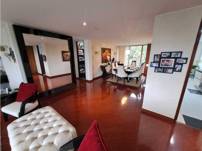 Apartamento de 3 alcobas en venta en Lindaraja, Bogotá, 192 m² · foto 3 de 17