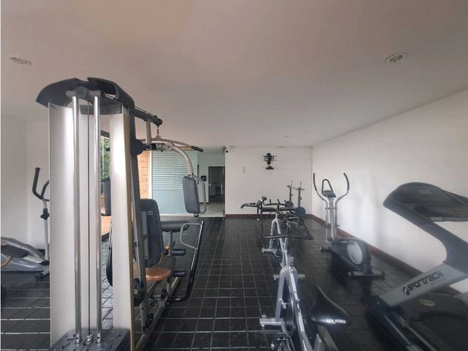Apartamento de 3 alcobas en venta en Lindaraja, Bogotá, 192 m² · foto 10 de 17