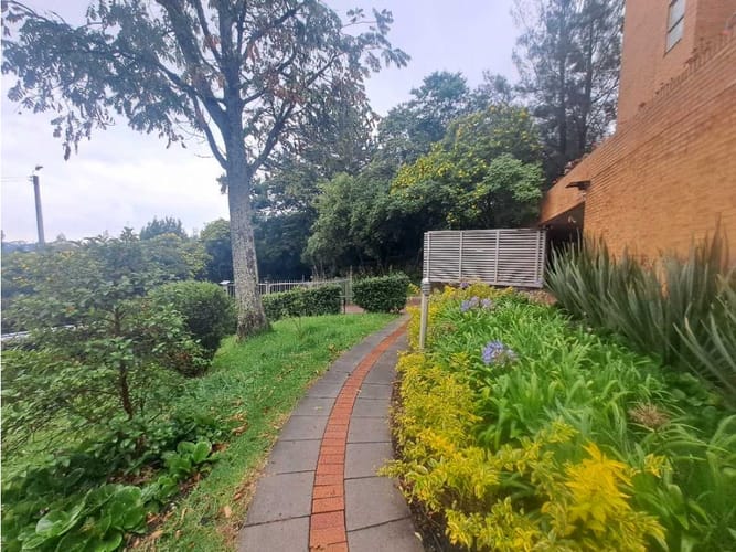 Apartamento de 3 alcobas en venta en Lindaraja, Bogotá, 192 m² · foto 11 de 17