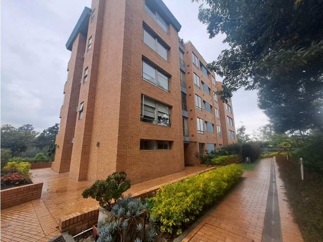 Apartamento de 3 alcobas en venta en Lindaraja, Bogotá, 192 m² · foto 12 de 17