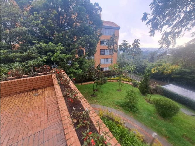 Apartamento de 3 alcobas en venta en Lindaraja, Bogotá, 192 m² · foto 13 de 17