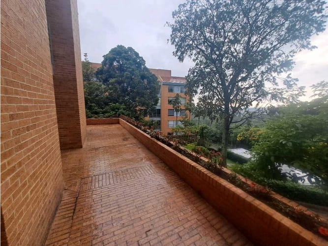 Apartamento de 3 alcobas en venta en Lindaraja, Bogotá, 192 m² · foto 15 de 17