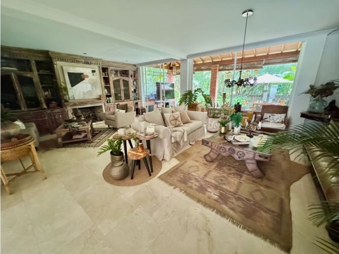 Casa de 3 alcobas en venta en Loma Benedictinos, Envigado, 316 m² · foto 3 de 24