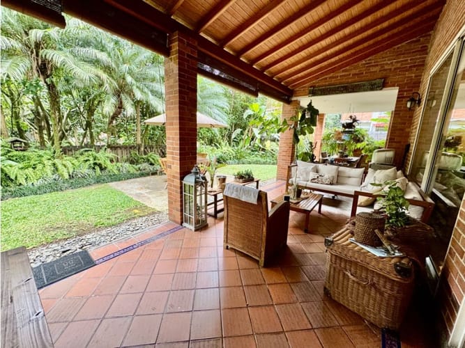 Casa de 3 alcobas en venta en Loma Benedictinos, Envigado, 316 m² · foto 8 de 24
