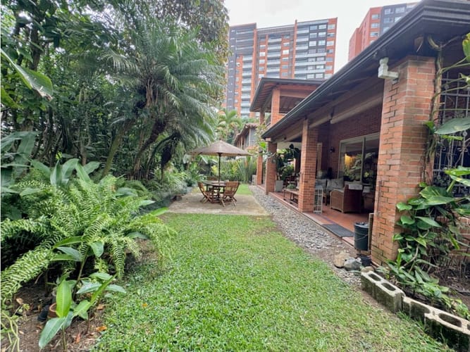 Casa de 3 alcobas en venta en Loma Benedictinos, Envigado, 316 m² · foto 9 de 24