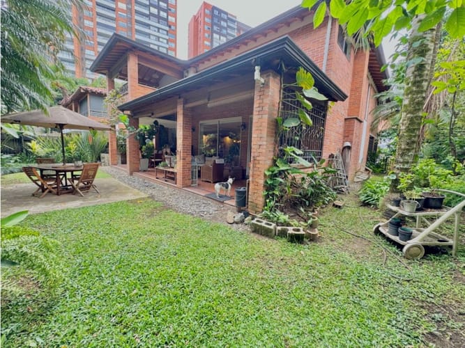 Casa de 3 alcobas en venta en Loma Benedictinos, Envigado, 316 m² · foto 10 de 24