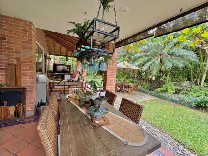 Casa de 3 alcobas en venta en Loma Benedictinos, Envigado, 316 m² · foto 12 de 24