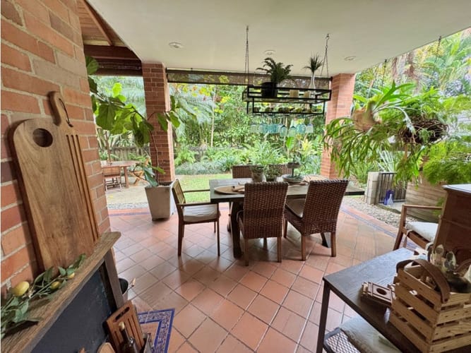 Casa de 3 alcobas en venta en Loma Benedictinos, Envigado, 316 m² · foto 14 de 24
